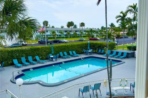 Купить кондоминиум в Халландейл-Бич, Флорида 1 спальня, 72.93м2, № 1983350 - фото 4