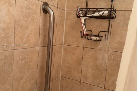 Купить кондоминиум в Халландейл-Бич, Флорида 1 спальня, 72.93м2, № 1983350 - фото 16