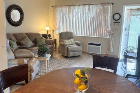 Купить кондоминиум в Халландейл-Бич, Флорида 1 спальня, 72.93м2, № 1983350 - фото 21