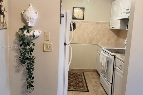 Купить кондоминиум в Халландейл-Бич, Флорида 1 спальня, 72.93м2, № 1983350 - фото 23