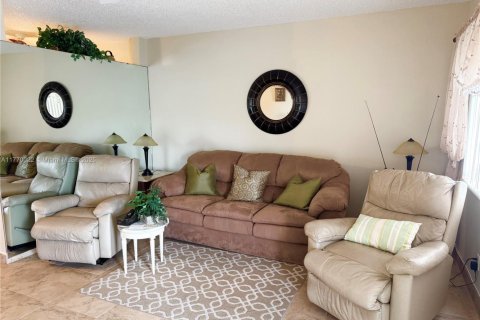 Купить кондоминиум в Халландейл-Бич, Флорида 1 спальня, 72.93м2, № 1983350 - фото 10