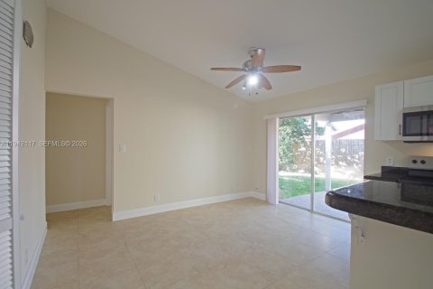 Villa ou maison à vendre à North Lauderdale, Floride: 3 chambres, 123.93 m2 № 1999072 - photo 12