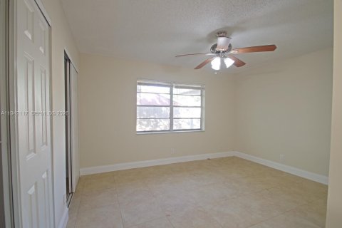 Villa ou maison à vendre à North Lauderdale, Floride: 3 chambres, 123.93 m2 № 1999072 - photo 21