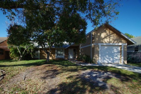 Villa ou maison à vendre à North Lauderdale, Floride: 3 chambres, 123.93 m2 № 1999072 - photo 25