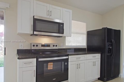 Villa ou maison à vendre à North Lauderdale, Floride: 3 chambres, 123.93 m2 № 1999072 - photo 3