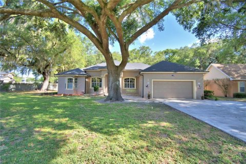 House in Winter Haven, Florida 4 bedrooms, 236.9 sq.m. № 2099135