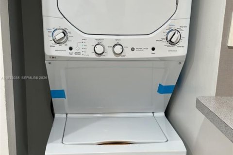 Condo in Miami Beach, Florida, 2 bedrooms  № 1995804 - photo 8