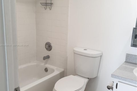 Condo in Miami Beach, Florida, 2 bedrooms  № 1995804 - photo 12