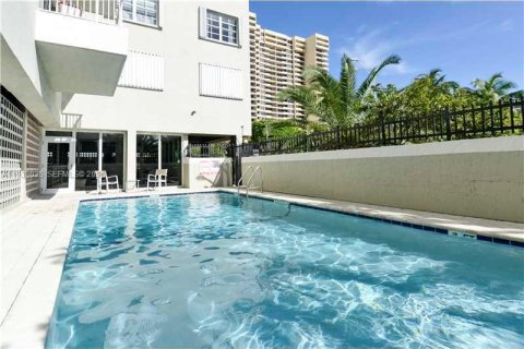 Condo in Miami Beach, Florida, 2 bedrooms  № 1995804 - photo 4