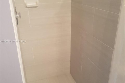 Condo in Miami Beach, Florida, 2 bedrooms  № 1995804 - photo 17