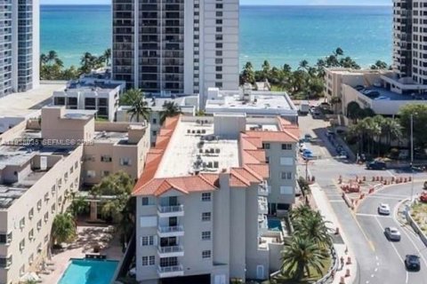 Condo in Miami Beach, Florida, 2 bedrooms  № 1995804 - photo 3