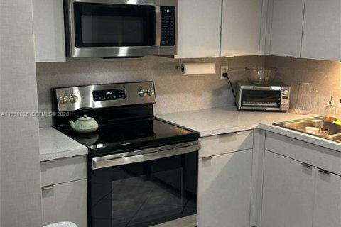 Condo in Miami Beach, Florida, 2 bedrooms  № 1995804 - photo 5