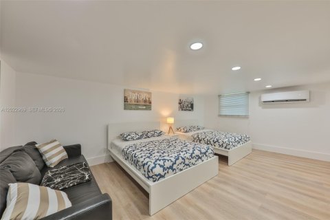 House in Cape Coral, Florida 3 bedrooms, 169.08 sq.m. № 2186294 - photo 5