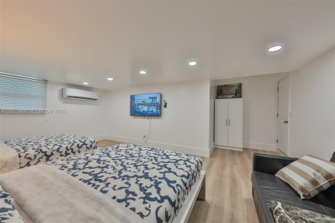 House in Cape Coral, Florida 3 bedrooms, 169.08 sq.m. № 2186294 - photo 9