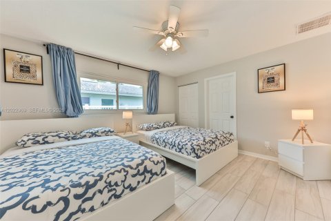 House in Cape Coral, Florida 3 bedrooms, 169.08 sq.m. № 2186294 - photo 22
