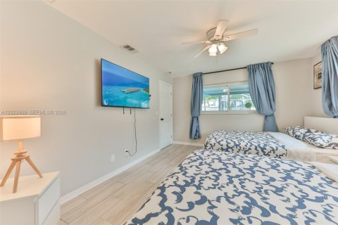 House in Cape Coral, Florida 3 bedrooms, 169.08 sq.m. № 2186294 - photo 26