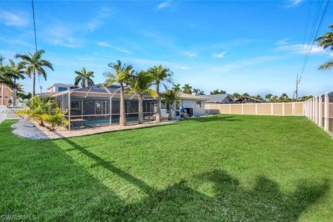 House in Cape Coral, Florida 3 bedrooms, 169.08 sq.m. № 2186294 - photo 4