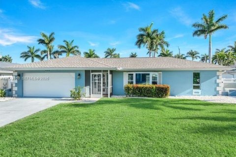 House in Cape Coral, Florida 3 bedrooms, 169.08 sq.m. № 2186294 - photo 2