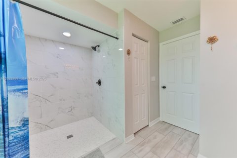 House in Cape Coral, Florida 3 bedrooms, 169.08 sq.m. № 2186294 - photo 29