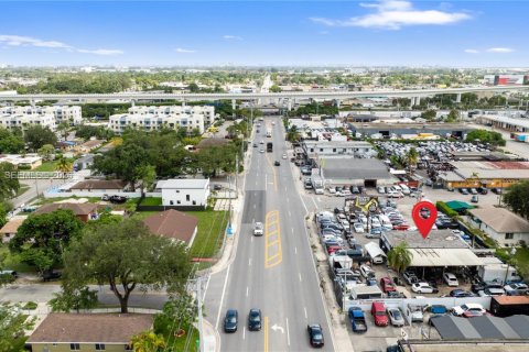 Купить коммерческую недвижимость в Майами, Флорида № 1995882 - фото 14