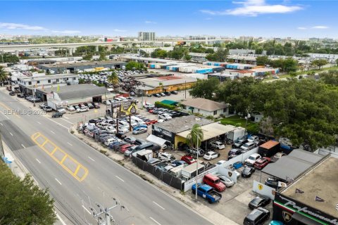 Купить коммерческую недвижимость в Майами, Флорида № 1995882 - фото 12