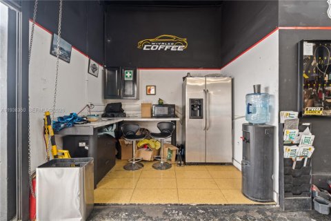 Купить коммерческую недвижимость в Майами, Флорида № 1995882 - фото 3