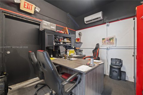 Купить коммерческую недвижимость в Майами, Флорида № 1995882 - фото 6