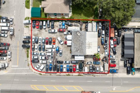 Купить коммерческую недвижимость в Майами, Флорида № 1995882 - фото 16