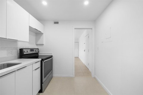 Copropriété à vendre à Lauderhill, Floride: 1 chambre, 76.37 m2 № 1957459 - photo 2