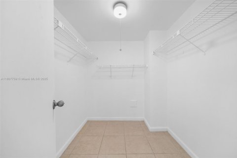 Copropriété à vendre à Lauderhill, Floride: 1 chambre, 76.37 m2 № 1957459 - photo 12