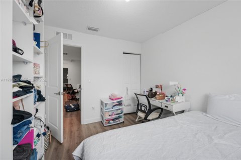 Townhouse in Riviera Beach, Florida 3 bedrooms, 121.79 sq.m. № 2054930 - photo 17