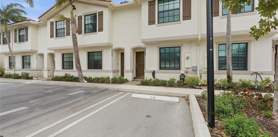 Townhouse in Riviera Beach, Florida 3 bedrooms, 121.79 sq.m. № 2054930