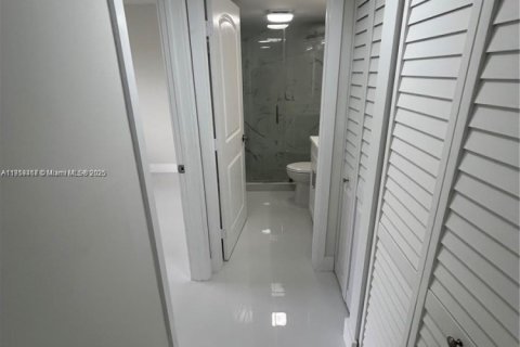 Condo in Delray Beach, Florida, 2 bedrooms  № 2020995 - photo 8