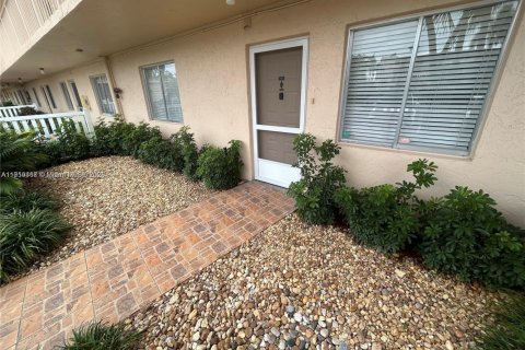 Condo in Delray Beach, Florida, 2 bedrooms  № 2020995 - photo 22