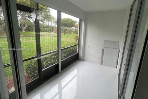 Condo in Delray Beach, Florida, 2 bedrooms  № 2020995 - photo 15