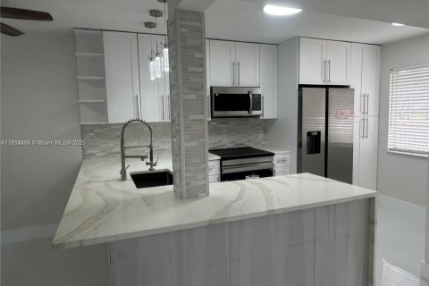 Condo in Delray Beach, Florida, 2 bedrooms  № 2020995 - photo 5