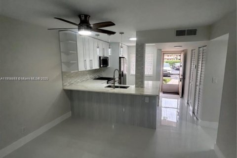 Condo in Delray Beach, Florida, 2 bedrooms  № 2020995 - photo 4