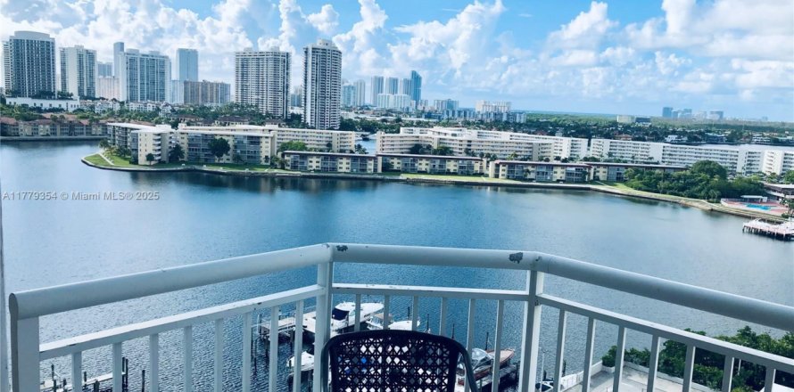 Кондоминиум с 1 спальней в Авентура, Флорида № 2013077