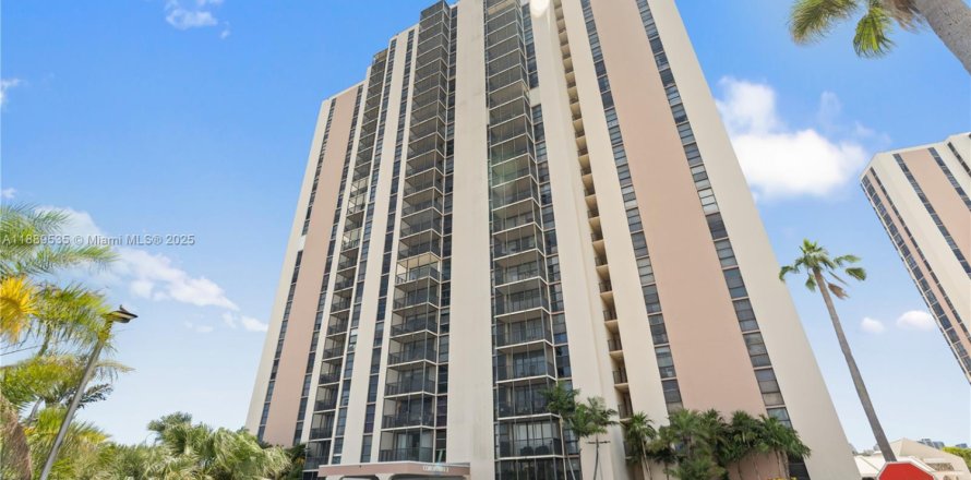 Condo à Aventura, Floride, 2 chambres  № 1938715