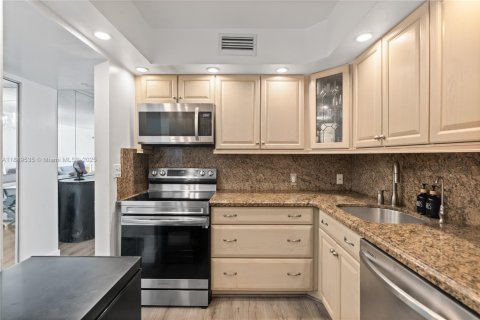 Copropriété à vendre à Aventura, Floride: 2 chambres, 121.98 m2 № 1938715 - photo 13