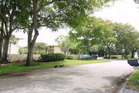Copropriété à louer à Coral Springs, Floride: 2 chambres, 78.04 m2 № 2086076 - photo 12