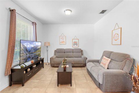 House in DeLand, Florida 4 bedrooms, 283.44 sq.m. № 1894622 - photo 8