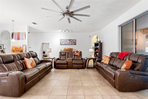 House in DeLand, Florida 4 bedrooms, 283.44 sq.m. № 1894622 - photo 10