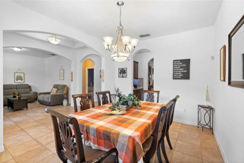House in DeLand, Florida 4 bedrooms, 283.44 sq.m. № 1894622 - photo 6