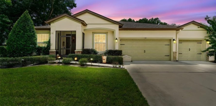 House in DeLand, Florida 4 bedrooms, 283.44 sq.m. № 1894622