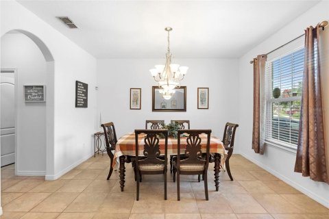 House in DeLand, Florida 4 bedrooms, 283.44 sq.m. № 1894622 - photo 5