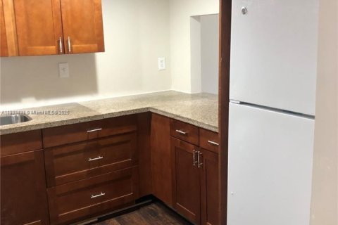 Copropriété à louer à Hialeah Gardens, Floride: 2 chambres, 89.19 m2 № 1966590 - photo 6