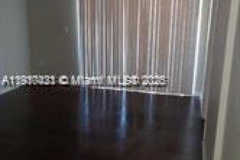 Copropriété à louer à Hialeah Gardens, Floride: 2 chambres, 89.19 m2 № 1966590 - photo 2