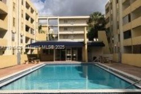 Copropriété à louer à Hialeah Gardens, Floride: 2 chambres, 89.19 m2 № 1966590 - photo 8