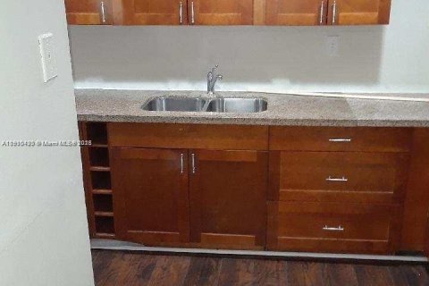 Copropriété à louer à Hialeah Gardens, Floride: 2 chambres, 89.19 m2 № 1966590 - photo 1